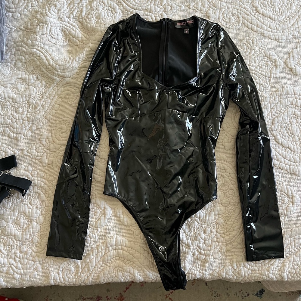 Dolls Kill TOTAL DOMINANCE PVC BODYSUIT
TRICKZ N' TREATZ